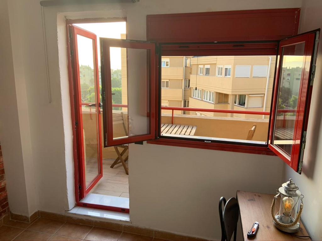 Room In A Shared Apartment Touching The Border :) La Linea de la Concepcion Luaran gambar