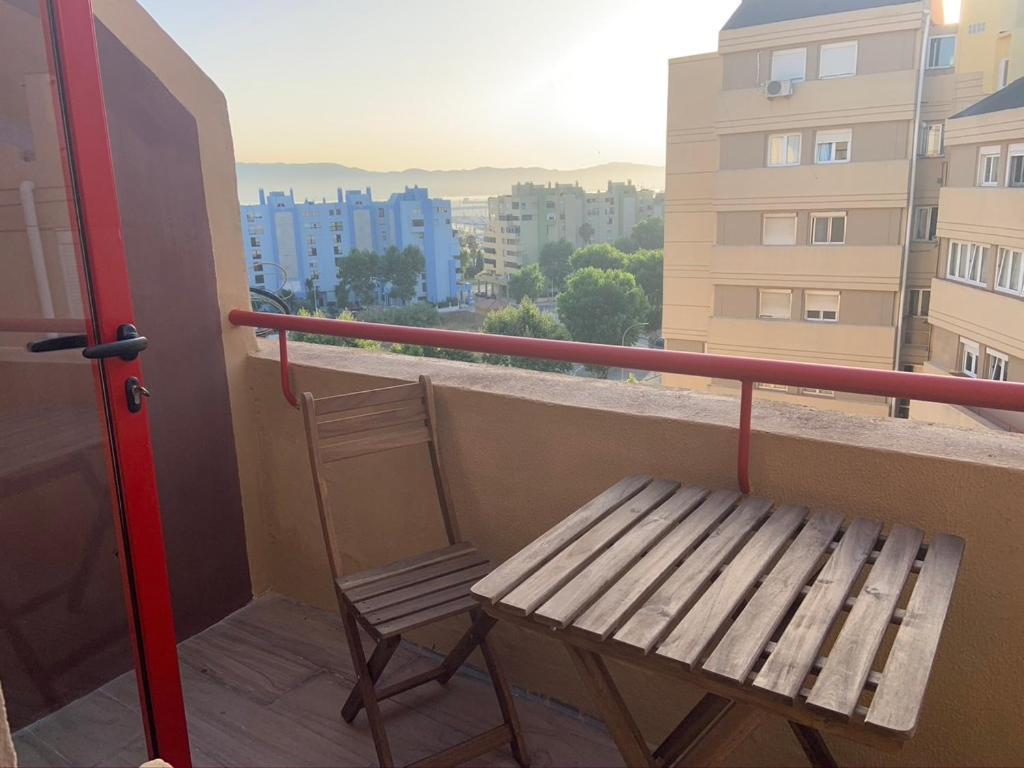 Room In A Shared Apartment Touching The Border :) La Linea de la Concepcion Luaran gambar